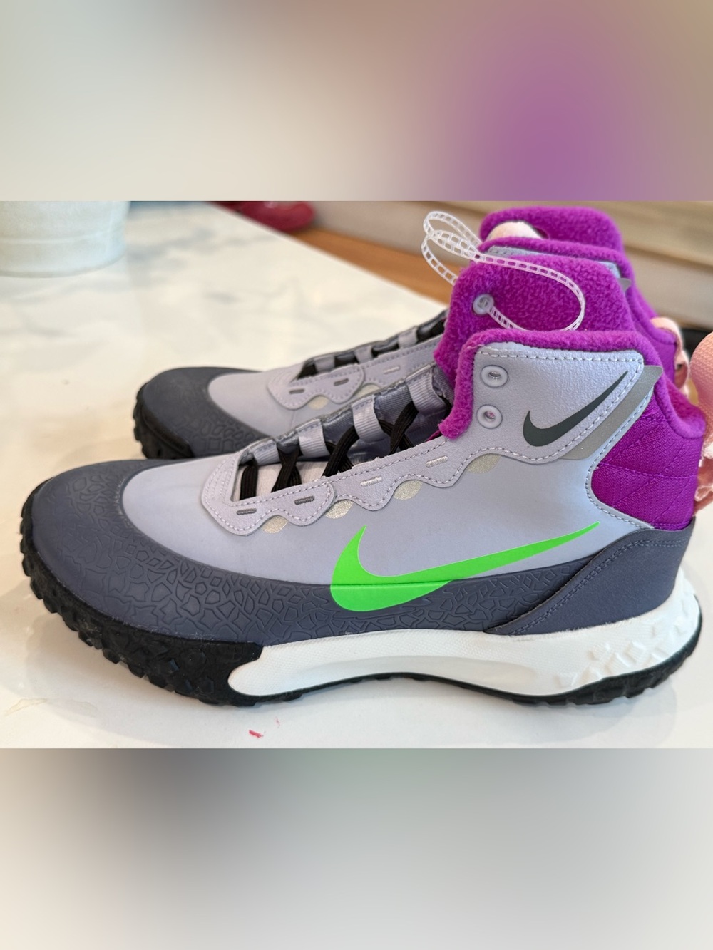 Nike Terrascout
Ghost Vivid Purple Green Strike (GS)